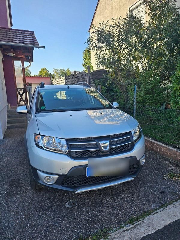 Silber Gebraucht 2015 Dacia Sandero Kleinwagen | 6.500 € (Fairer Preis) - Bild 1/4