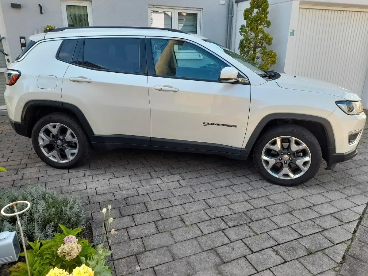 Gebraucht Jeep Compass Limited 170 PS (125 kW) 2020 Weiß SUV