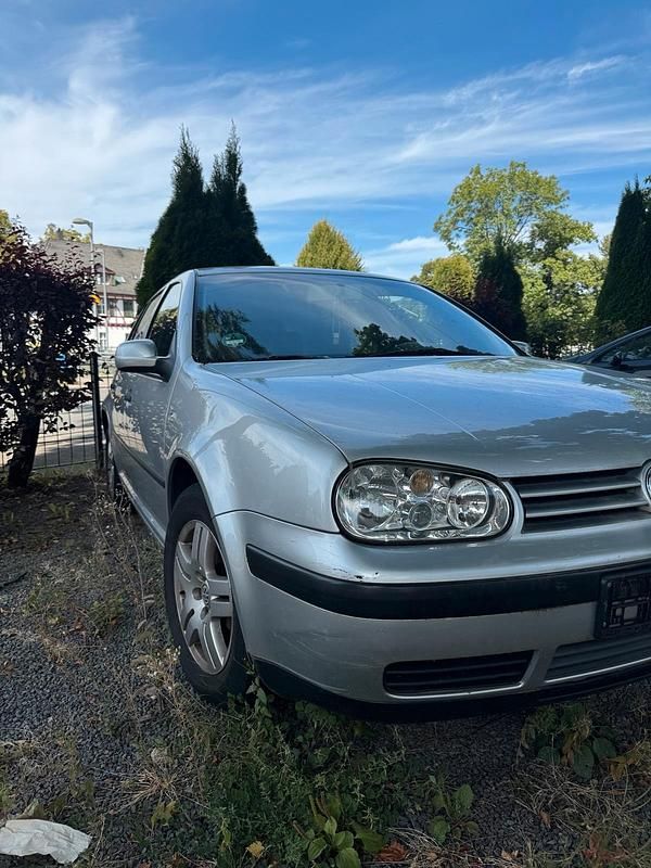 Silber Gebraucht 2002 VW Golf IV Kleinwagen | 1.599 € (Superpreis) - Bild 1/4