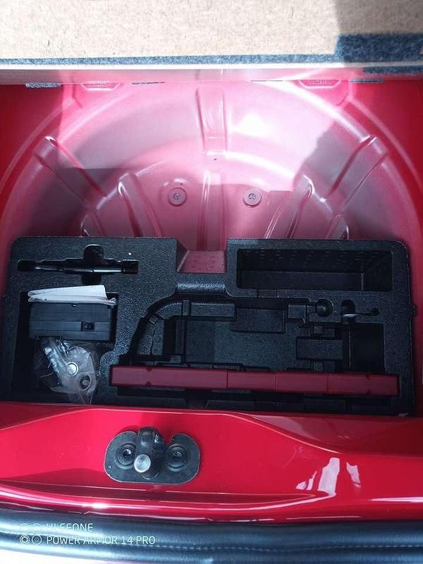 Gebraucht VW up! Basis 65 PS (47 kW) 2022 Tornadorot Kleinwagen