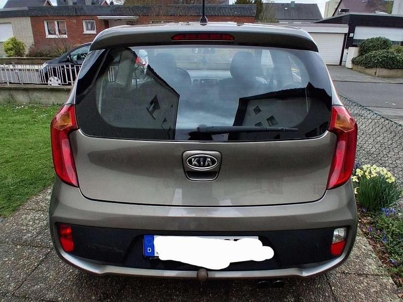 Gebraucht Kia Picanto Attract 69 PS (50 kW) 2012 (im) titanium silver Kleinwagen