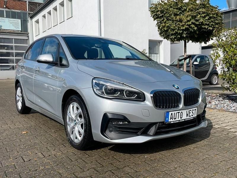 Silber Gebraucht 2018 BMW 220 Active Tourer Advantage Van / Kleinbus | 14.950 € (Fairer Preis) - Bild 1/4