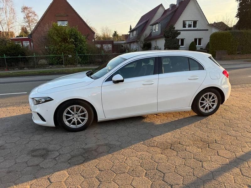 Gebraucht Mercedes A200 Advanced 150 PS (110 kW) 2020 Weiß Limousine