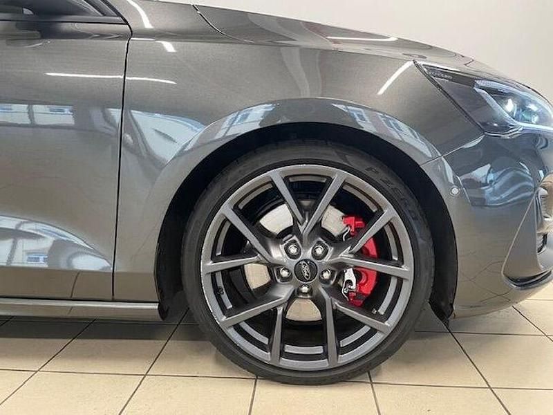Gebraucht Ford Focus ST 280 PS (205 kW) 2024 Magneticgrau (metallic) Limousine