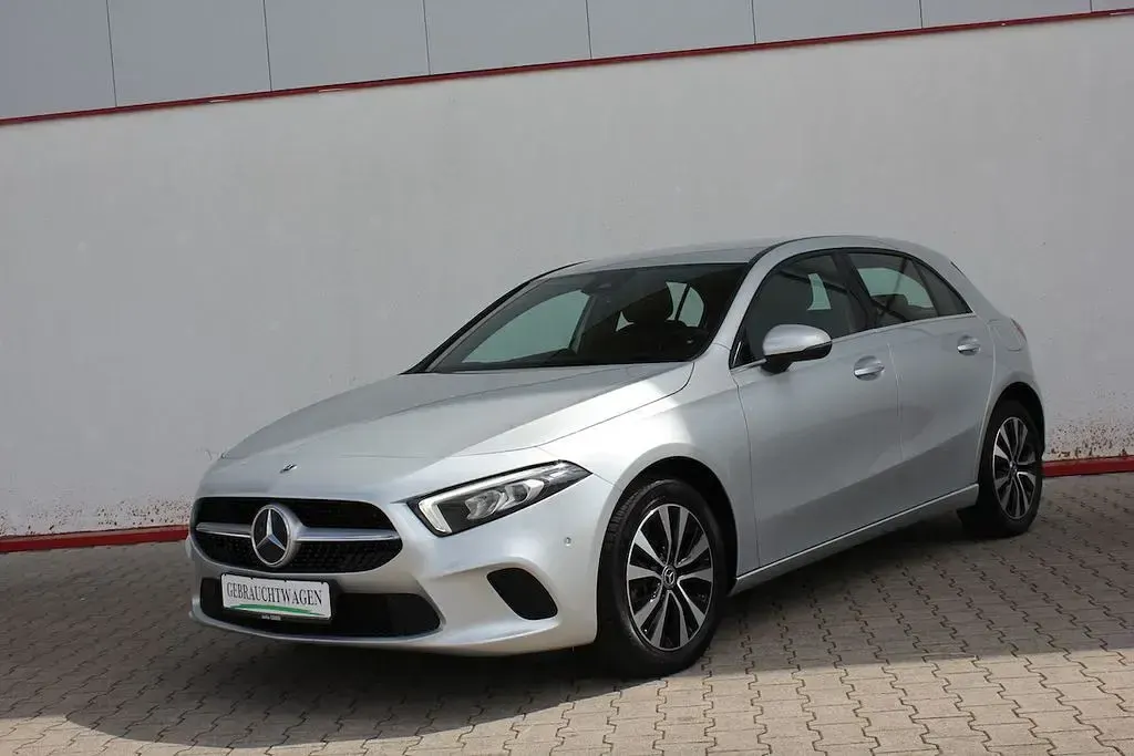 Gebraucht Mercedes A250 160 PS (117 kW) 2023 Silber Limousine