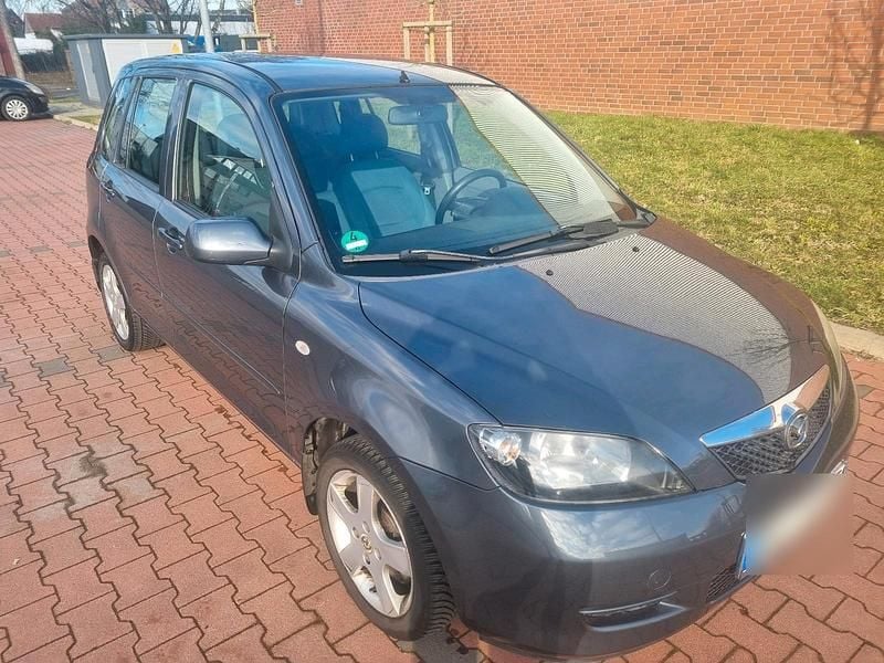Grau Gebraucht 2005 Mazda 2 Kleinwagen | 1.150 € (Superpreis) - Bild 1/4