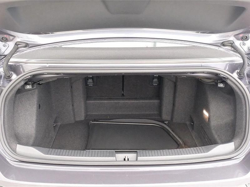 Gebraucht VW T-Roc Cabriolet Sound 150 PS (110 kW) 2023 Rauchgrau metallic Cabrio