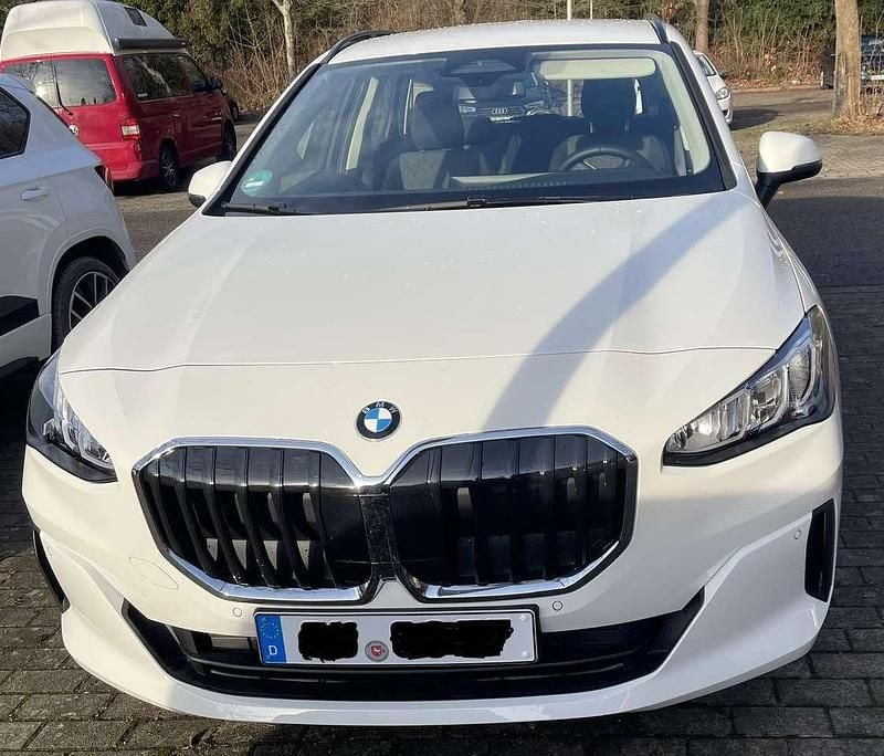 Weiß Neu 2025 BMW 216 Kombi | 27.200 € (Superpreis) - Bild 1/4