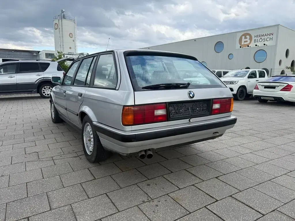 Używany BMW 325 170 KM (125 kW) 1990 Srebrny Kombi