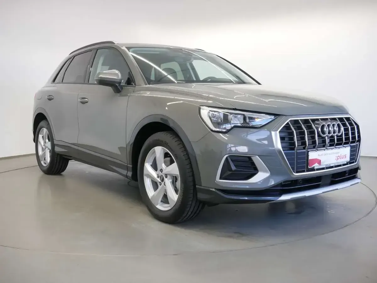 Neu Audi Q3 Ambiente 150 PS (110 kW) 2025 Chronosgrau metallic SUV