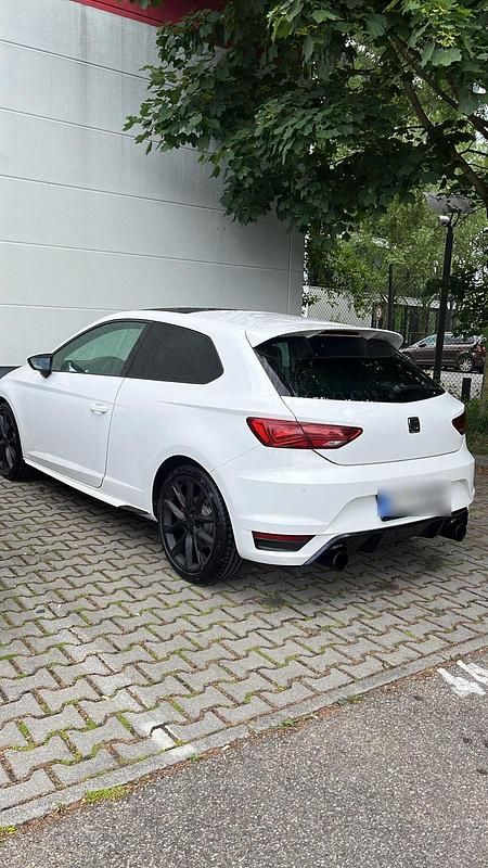 Weiß Gebraucht 2017 Seat Leon SC FR Kleinwagen | 12.999 € - Bild 1/4