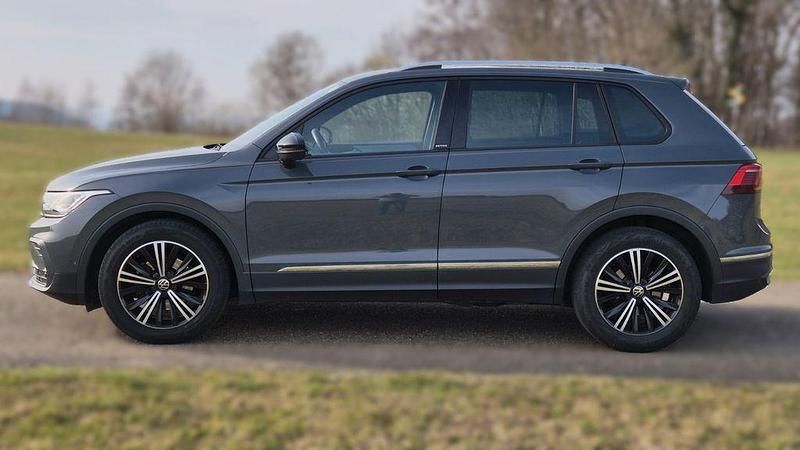 Gebraucht VW Tiguan Active 150 PS (110 kW) 2022 Grau SUV