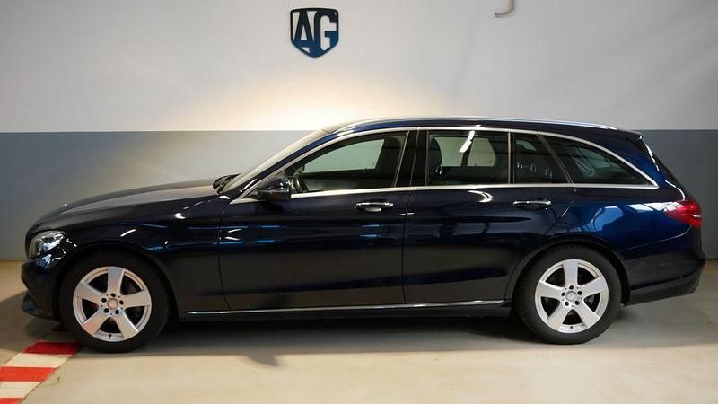 Gebraucht Mercedes C250 204 PS (150 kW) 2016 Blau Kombi
