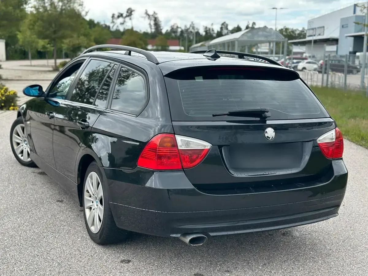 Gebraucht BMW 320 177 PS (130 kW) 2008 Schwarz Kombi