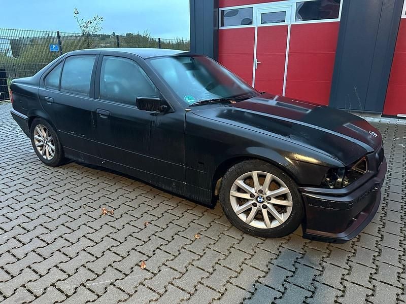 Gebraucht BMW 320 150 PS (110 kW) 1997 Schwarz Limousine