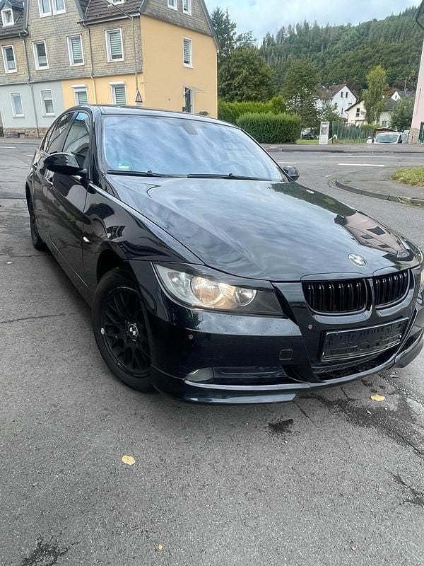 Schwarz Gebraucht 2006 BMW 320 Limousine | 2.450 € (Superpreis) - Bild 1/4