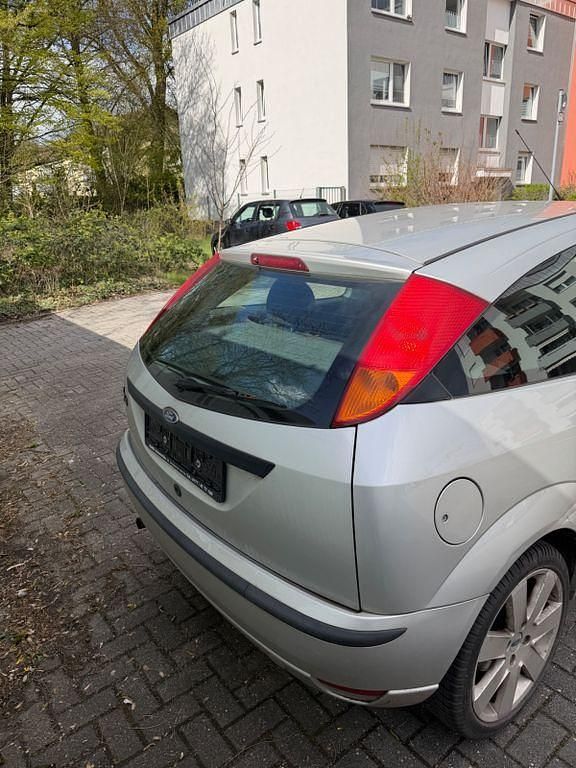 Gebraucht Ford Focus Ambiente 75 PS (55 kW) 2002 Grau Limousine