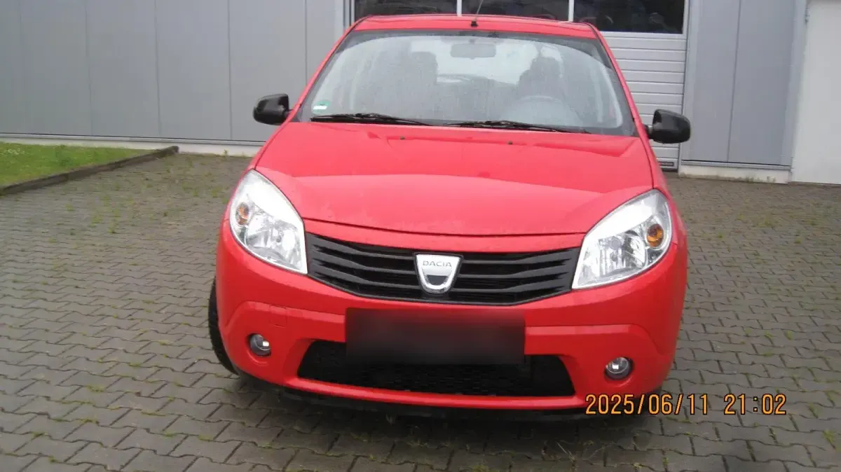 Gebraucht Dacia Sandero 75 PS (55 kW) 2010 Rot Limousine