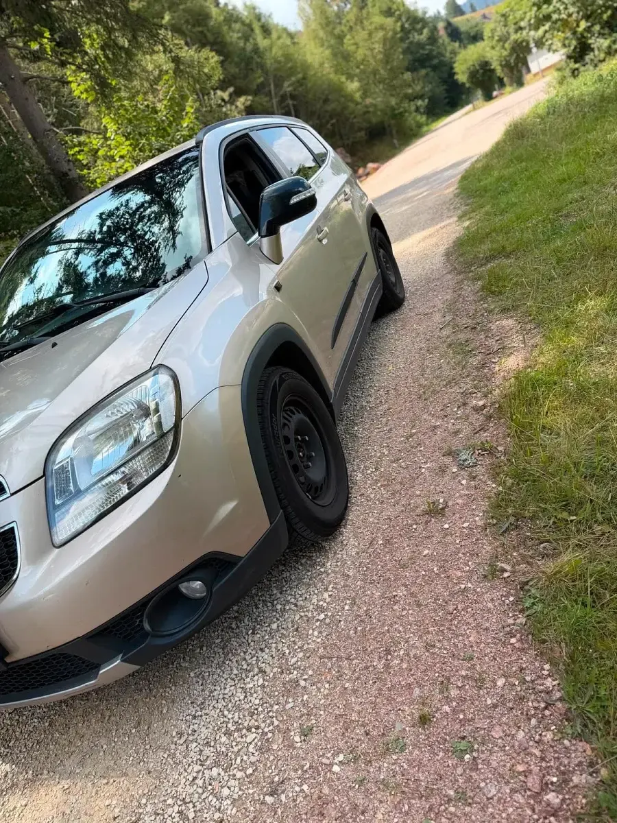 Gebraucht Chevrolet Orlando 163 PS (119 kW) 2013 Gold Van / Kleinbus