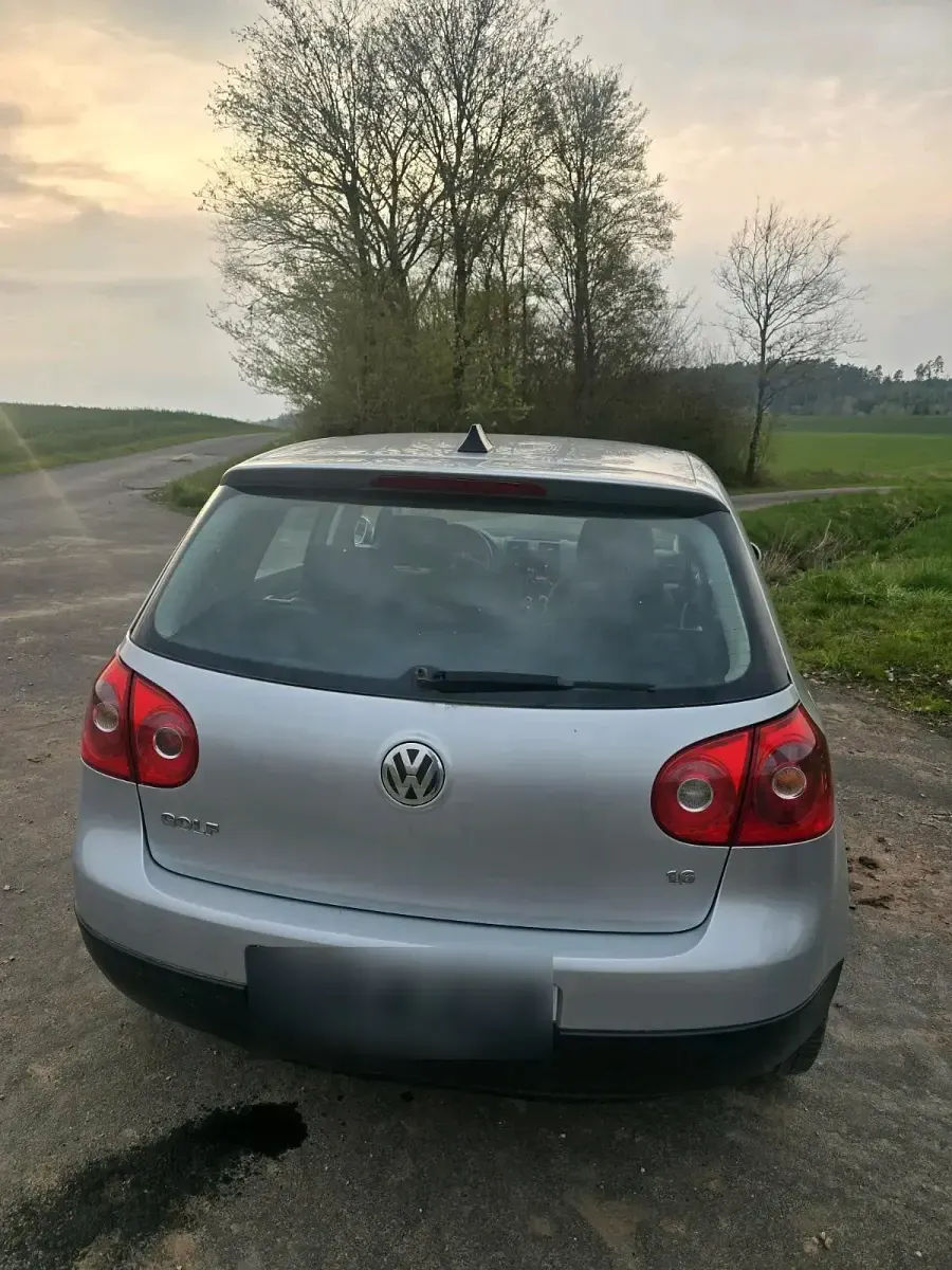 Gebraucht VW Golf V 106 PS (77 kW) 2005 Silber Kleinwagen
