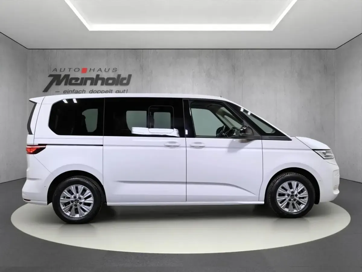 Second-hand VW Multivan Basis 150 CP (110 kW) 2024 Monovolum
