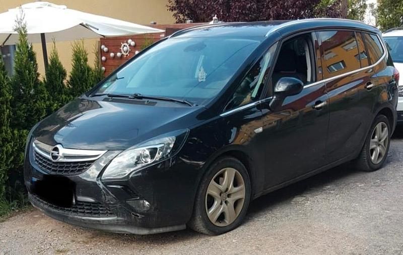 Gebraucht Opel Zafira Tourer 131 PS (96 kW) 2012 Schwarz Van / Kleinbus
