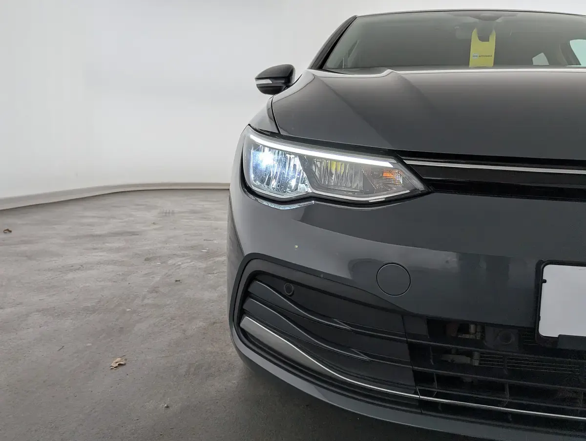 Gebraucht VW Golf VIII Move 131 PS (96 kW) 2023 Delfingrau metallic Limousine