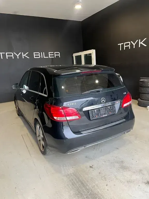 Gebraucht Mercedes B180 109 PS (80 kW) 2015 Schwarz Kleinwagen