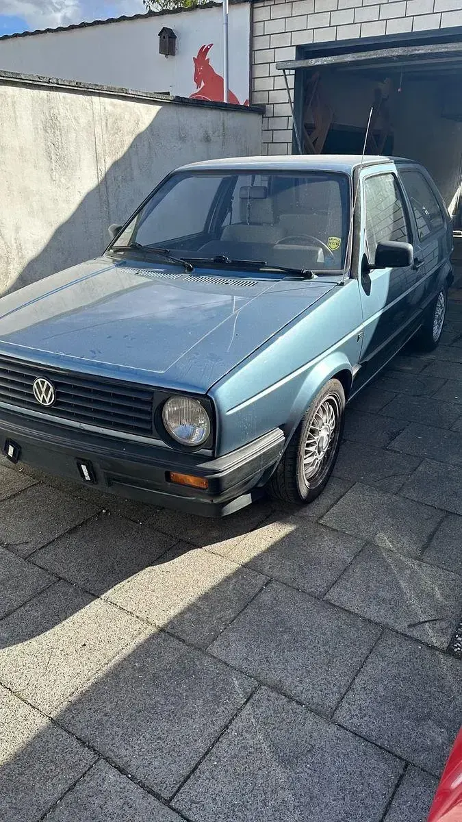 Second-hand VW Golf II 69 CP (50 kW) 1990 Albastru Hatchback