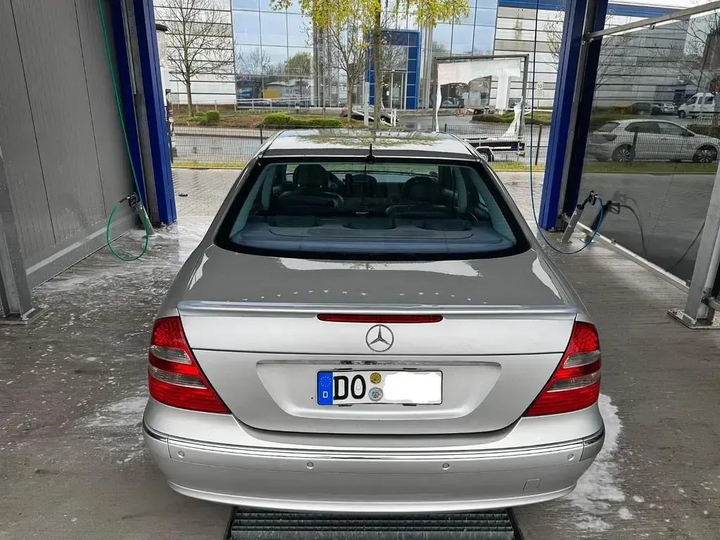 Second-hand Mercedes E320 224 CP (164 kW) 2003 Argintiu Berlinǎ