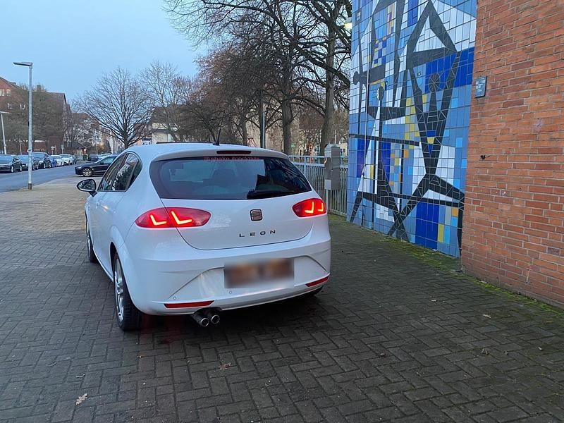 Gebraucht Seat Leon 125 PS (91 kW) 2012 Weiß Kleinwagen