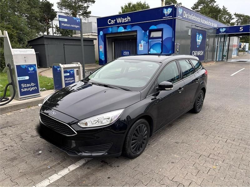 Schwarz Gebraucht 2015 Ford Focus Kombi | 2.999 € - Bild 1/4