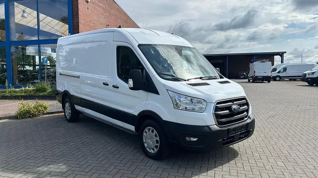 Gebraucht Ford Transit Trend 131 PS (96 kW) 2022 Weiß Van