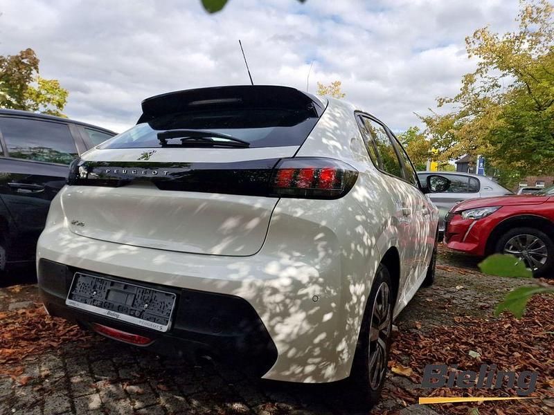 Gebraucht Peugeot 208 Active 101 PS (74 kW) 2023 Weiss Kleinwagen