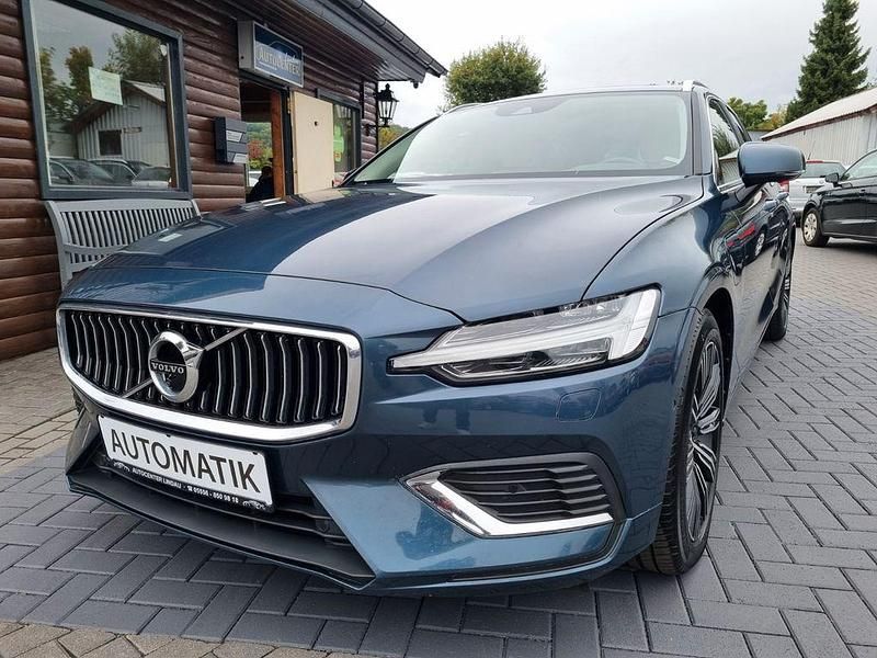 Blau Gebraucht 2020 Volvo V60 Inscription Kombi | 22.990 € (Fairer Preis) - Bild 1/4