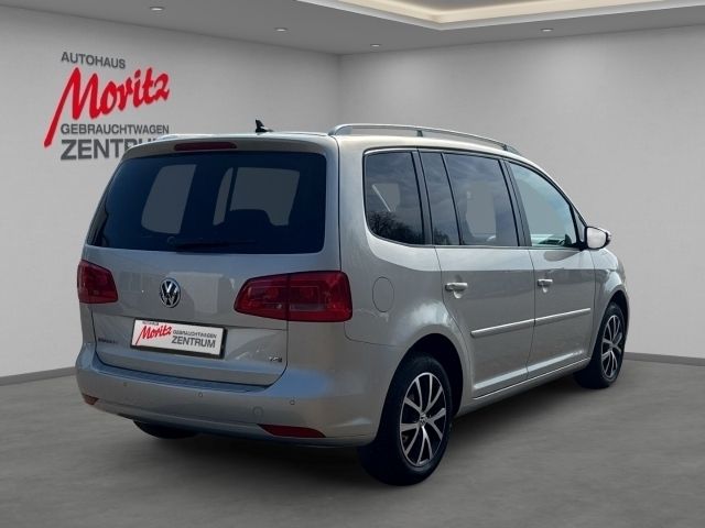 Gebraucht VW Touran Highline 140 PS (102 kW) 2013 Silber Van / Kleinbus