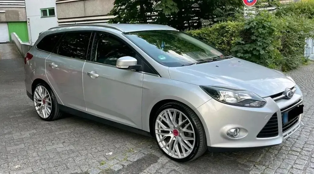 Gebraucht Ford Focus 115 PS (84 kW) 2013 Silber Kombi