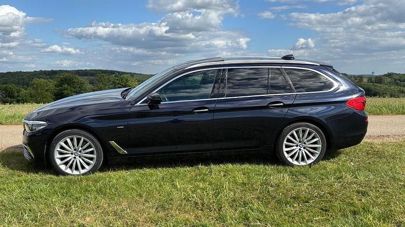Blau Gebraucht 2019 BMW 530 Luxury Line Kombi | 22.900 € (Superpreis) - Bild 1/4