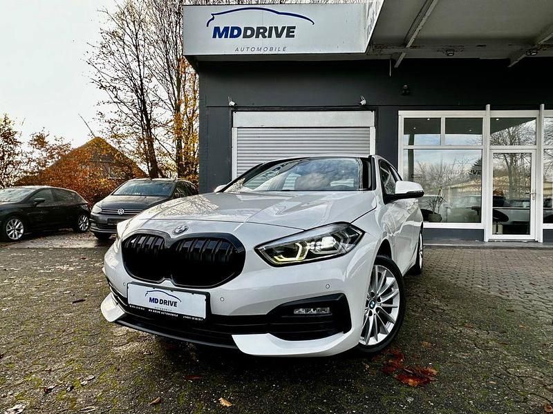 Weiß Gebraucht 2020 BMW 118 Advantage Kleinwagen | 17.490 € (Fairer Preis) - Bild 1/4