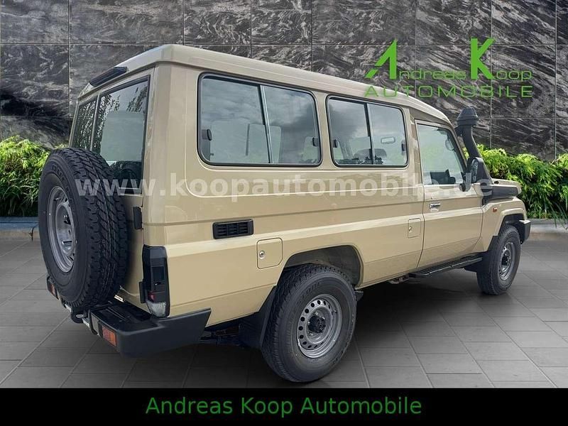 Neu Toyota Land Cruiser 231 PS (169 kW) 2026 Beige SUV