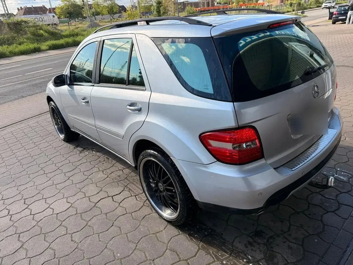 Gebraucht Mercedes ML320 224 PS (164 kW) 2007 Silber SUV