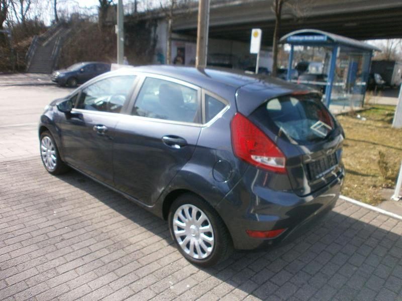 Gebraucht Ford Fiesta Trend 82 PS (60 kW) 2010 Grau Kleinwagen