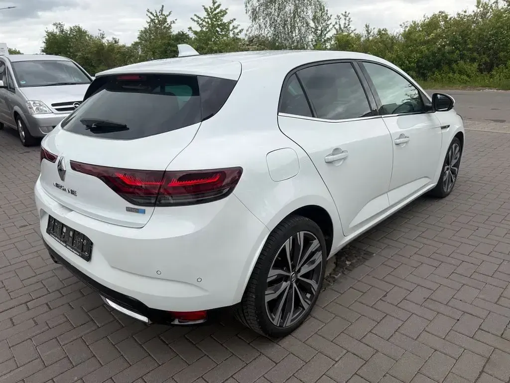 Używany Renault Mégane Intens 94 KM (69 kW) 2021 Biały Sedan/Limuzyna