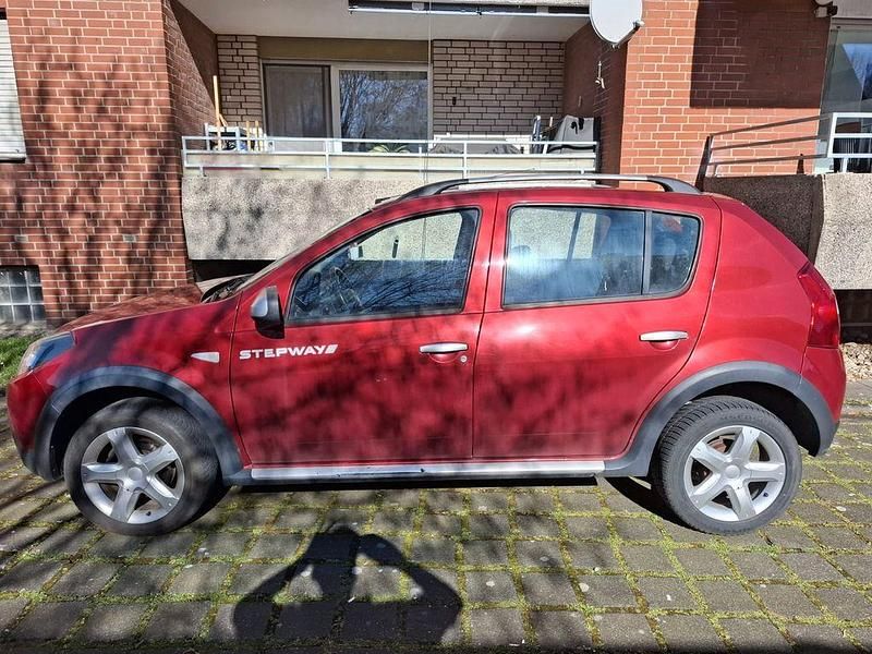 Gebraucht Dacia Sandero Stepway 84 PS (61 kW) 2011 Rot Limousine
