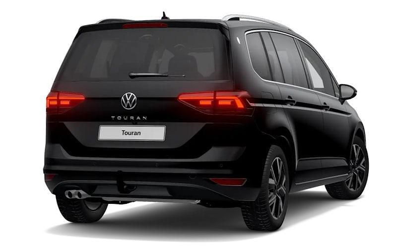 Gebraucht VW Touran Highline 150 PS (110 kW) 2023 Deep black perleffekt Van / Kleinbus
