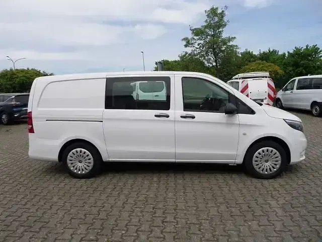 Gebraucht Mercedes Vito 190 PS (139 kW) 2020 Navyblau Van