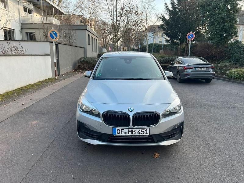 Glaciersilber metallic Gebraucht 2019 BMW 218 Gran Tourer Advantage Van / Kleinbus | 8.900 € (Etwas zu teuer) - Bild 1/4