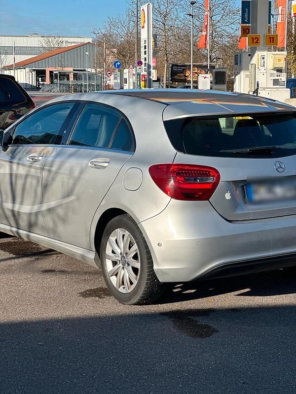 Gebraucht Mercedes A200 156 PS (114 kW) 2016 Silber Kleinwagen
