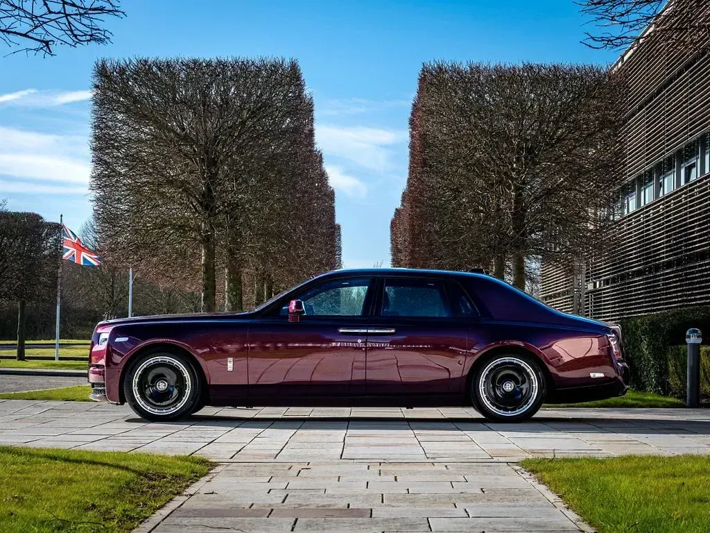 Gebraucht Rolls Royce Phantom 563 PS (414 kW) 2023 Rot Limousine