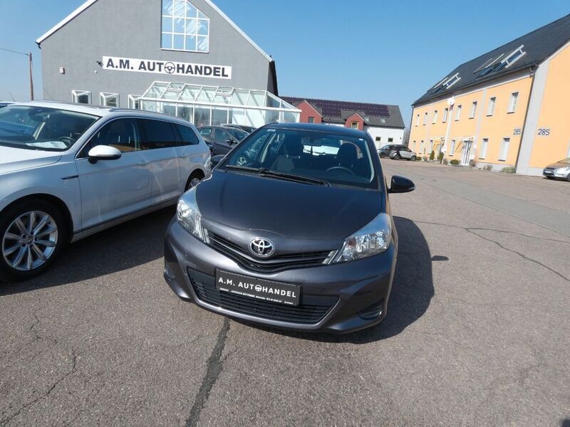 Grau Gebraucht 2011 Toyota Yaris Cool Kleinwagen | 6.000 € (Etwas zu teuer) - Bild 1/4